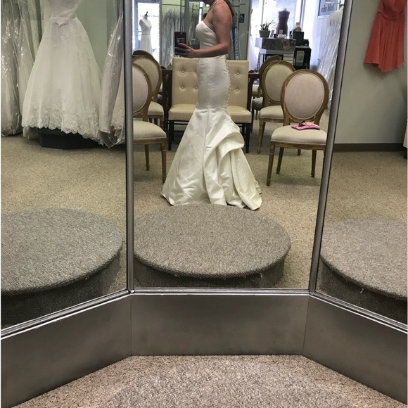 Ivory Wedding Gown Mermaid silhouette with Sweetheart Neckline size 4/6 - Picture 13 of 16